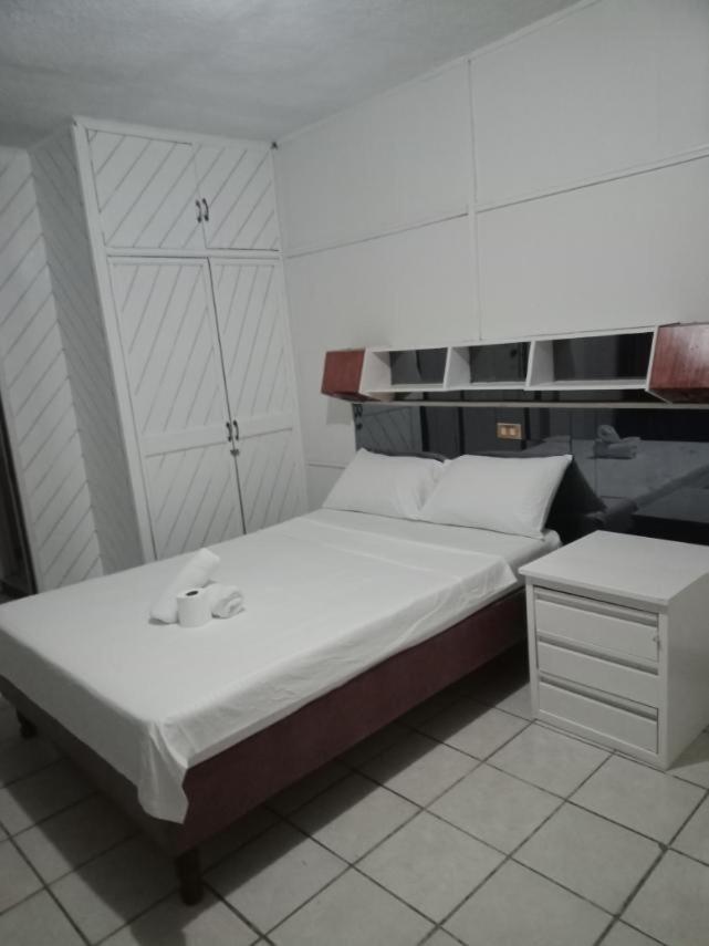 2 Hotel Saleh Angeles Exteriör bild
